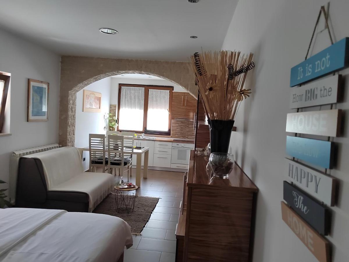 Relax Green House Ровинь Экстерьер фото