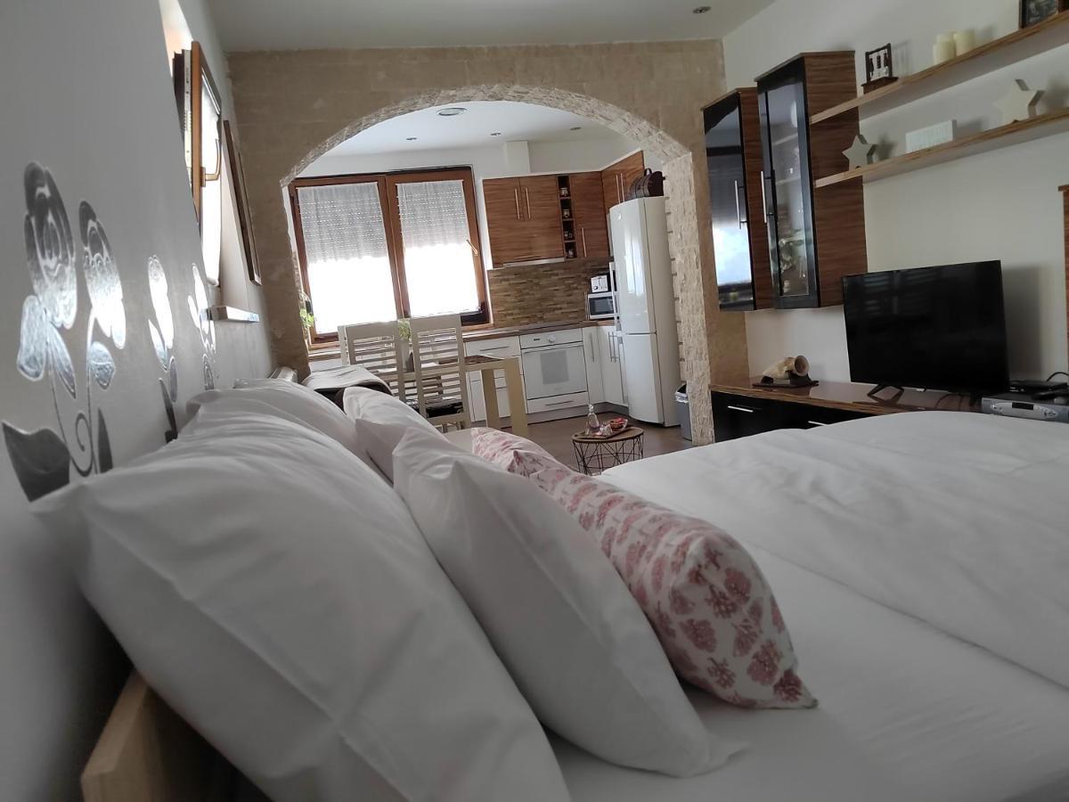Relax Green House Ровинь Экстерьер фото