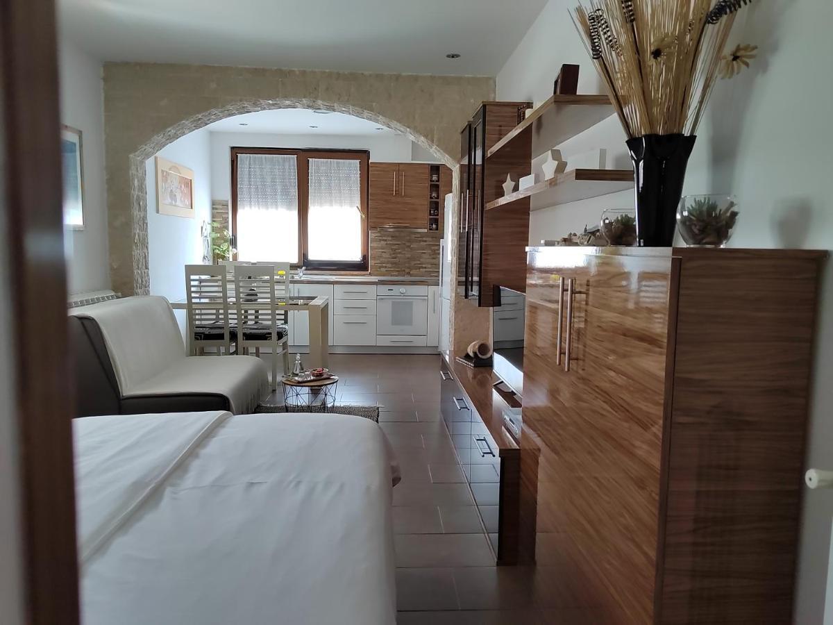 Relax Green House Ровинь Экстерьер фото