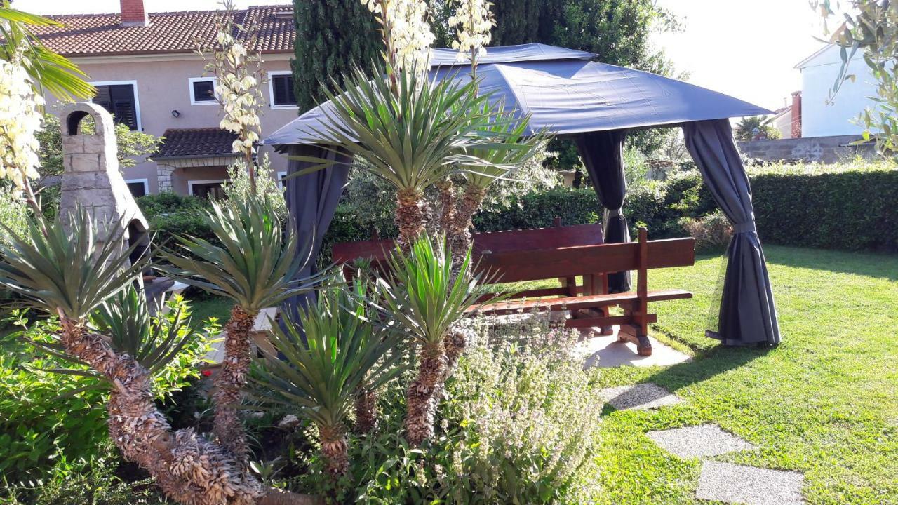 Relax Green House Ровинь Экстерьер фото